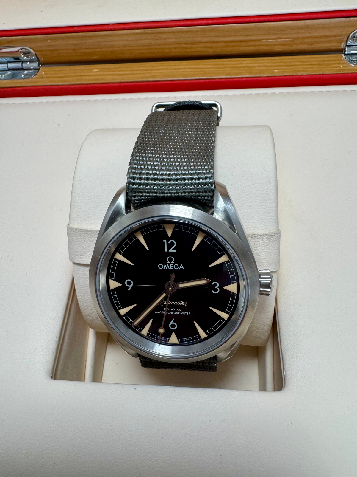 Omega Railmaster Co-Axial Master Chrono | 40mm | 2020 | Full Set | Mint Cond. image 8