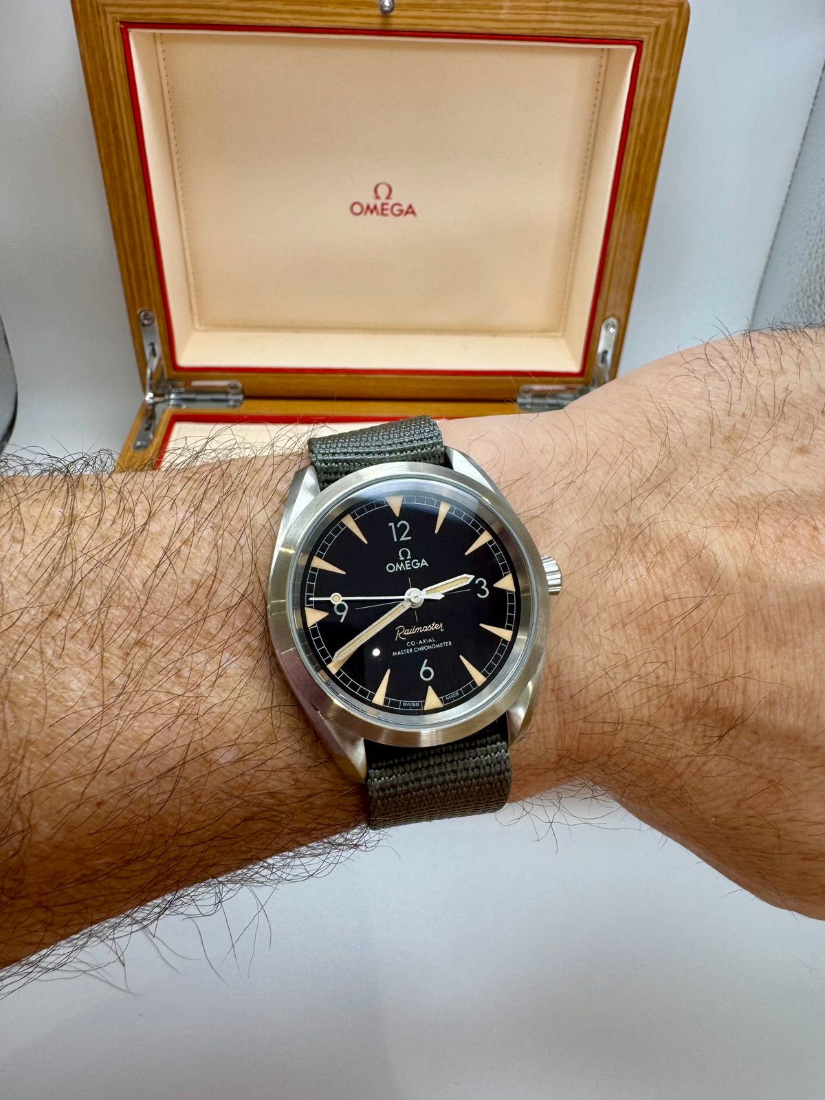 Omega Railmaster Co-Axial Master Chrono | 40mm | 2020 | Full Set | Mint Cond. image 9