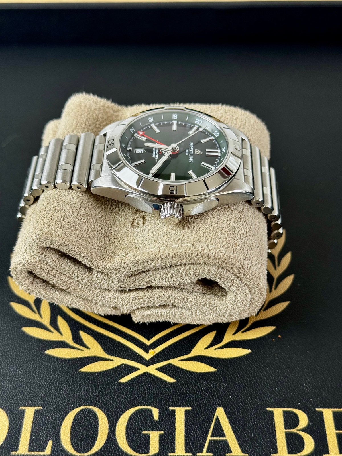 Breitling Chronomat GMT 40 Green Dial A32398101L1A1 2024 Full Set Box & Papers image 2