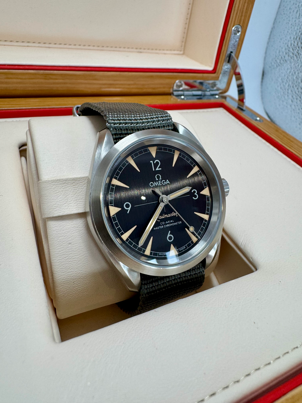 Omega Railmaster Co-Axial Master Chrono | 40mm | 2020 | Full Set | Mint Cond. image 2