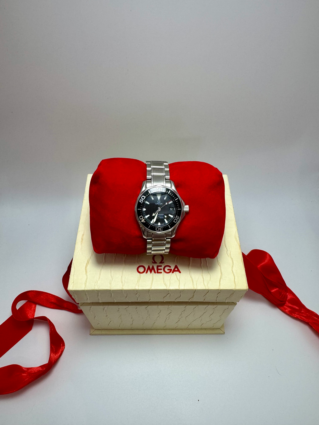 Omega Seamaster Professional 300M 28mm | 2006 | Full Set | Excellent Condition image 9