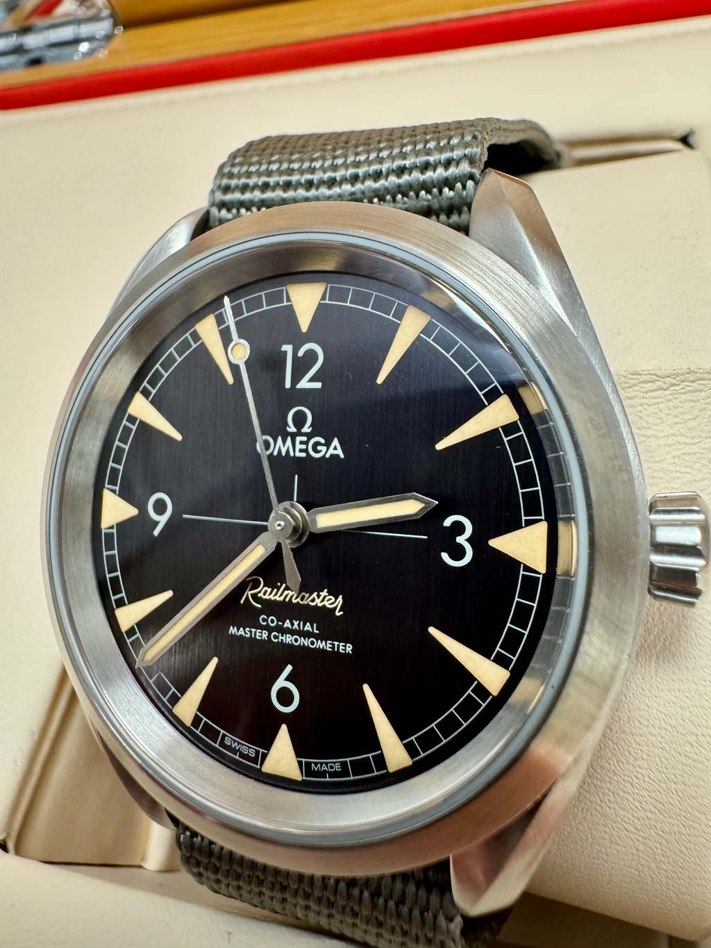 Omega Railmaster Co-Axial Master Chrono | 40mm | 2020 | Full Set | Mint Cond. image 10