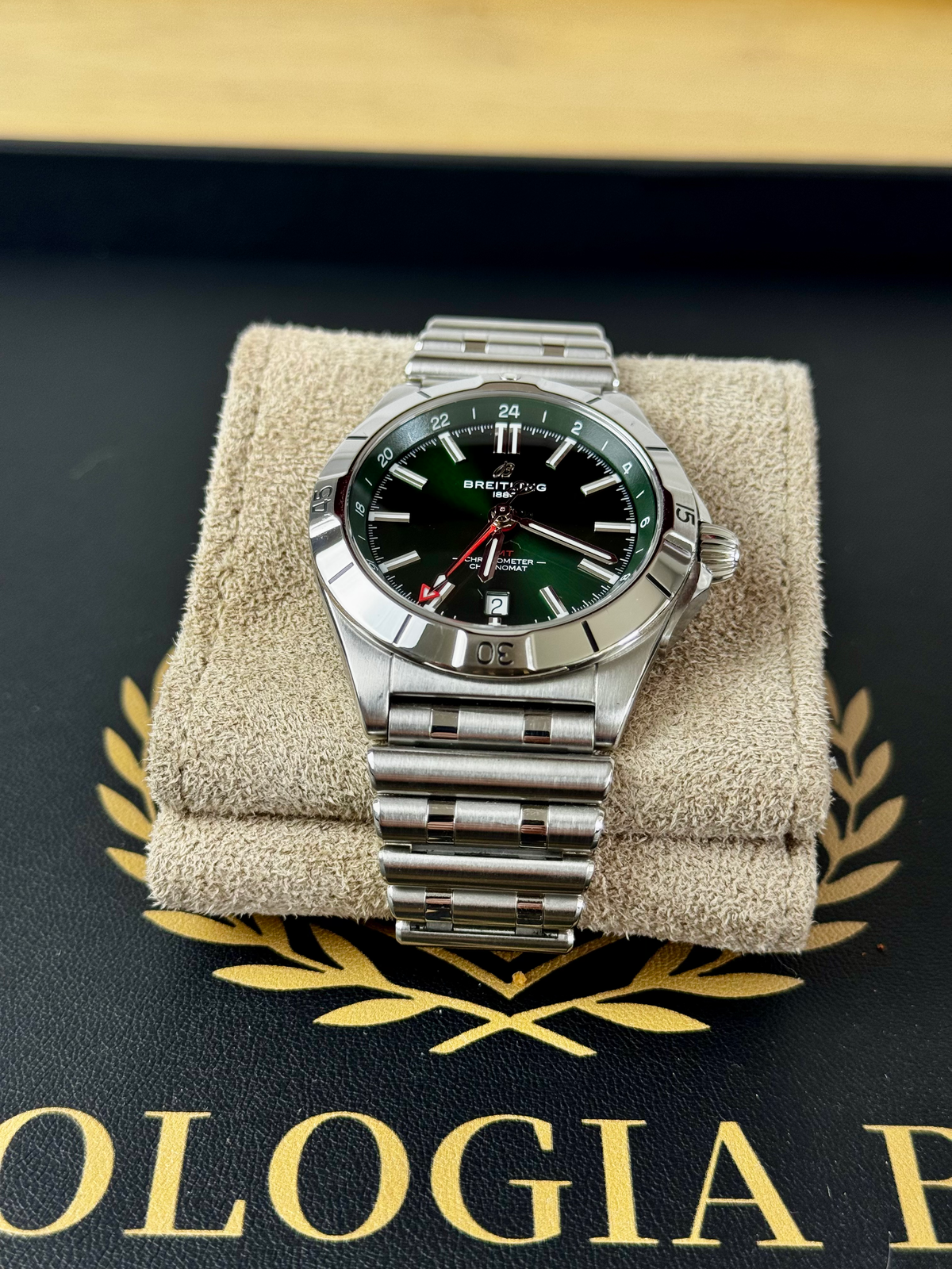 Breitling Chronomat GMT 40 Green Dial A32398101L1A1 2024 Full Set Box & Papers image 7