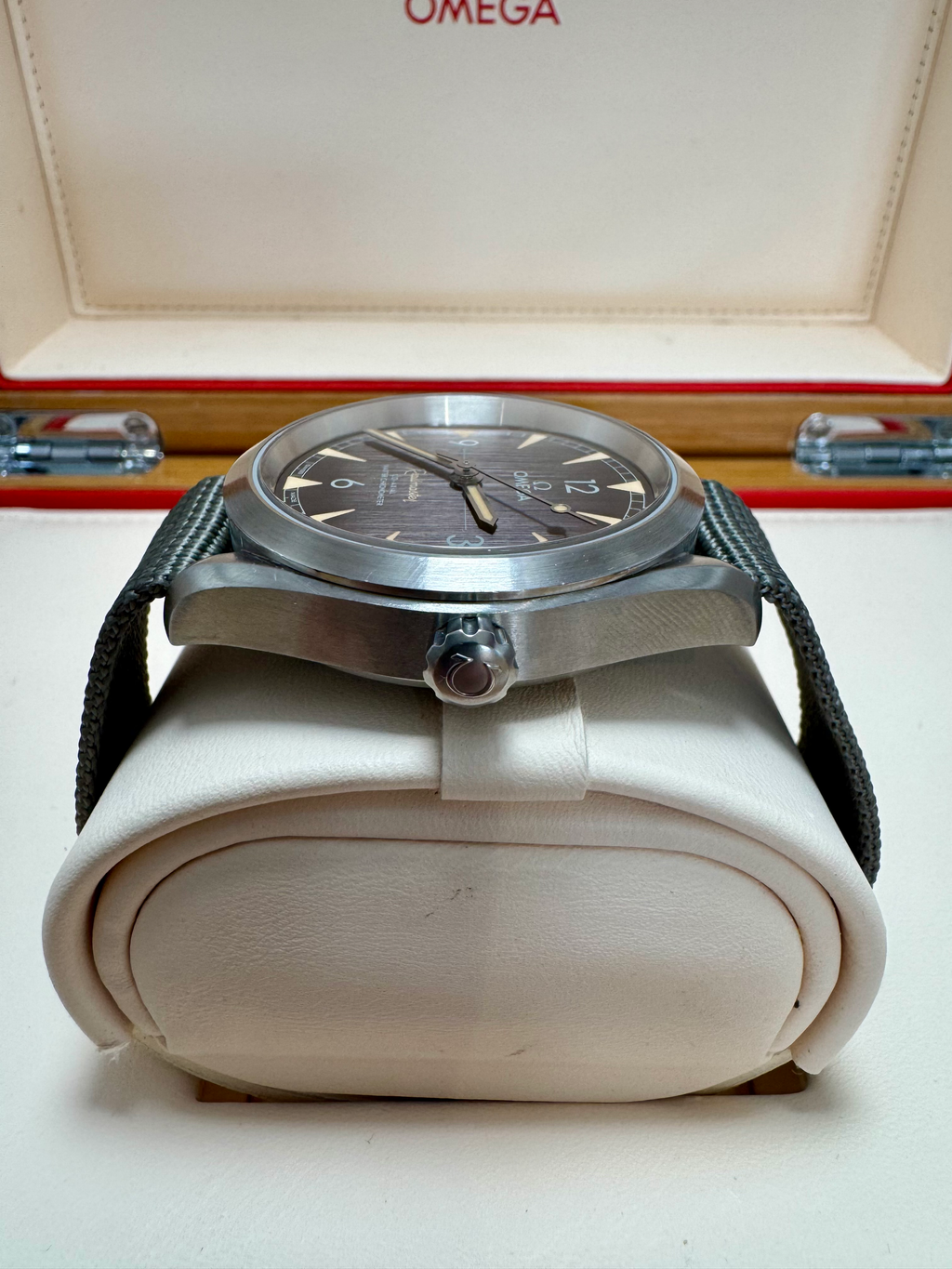 Omega Railmaster Co-Axial Master Chrono | 40mm | 2020 | Full Set | Mint Cond. image 5