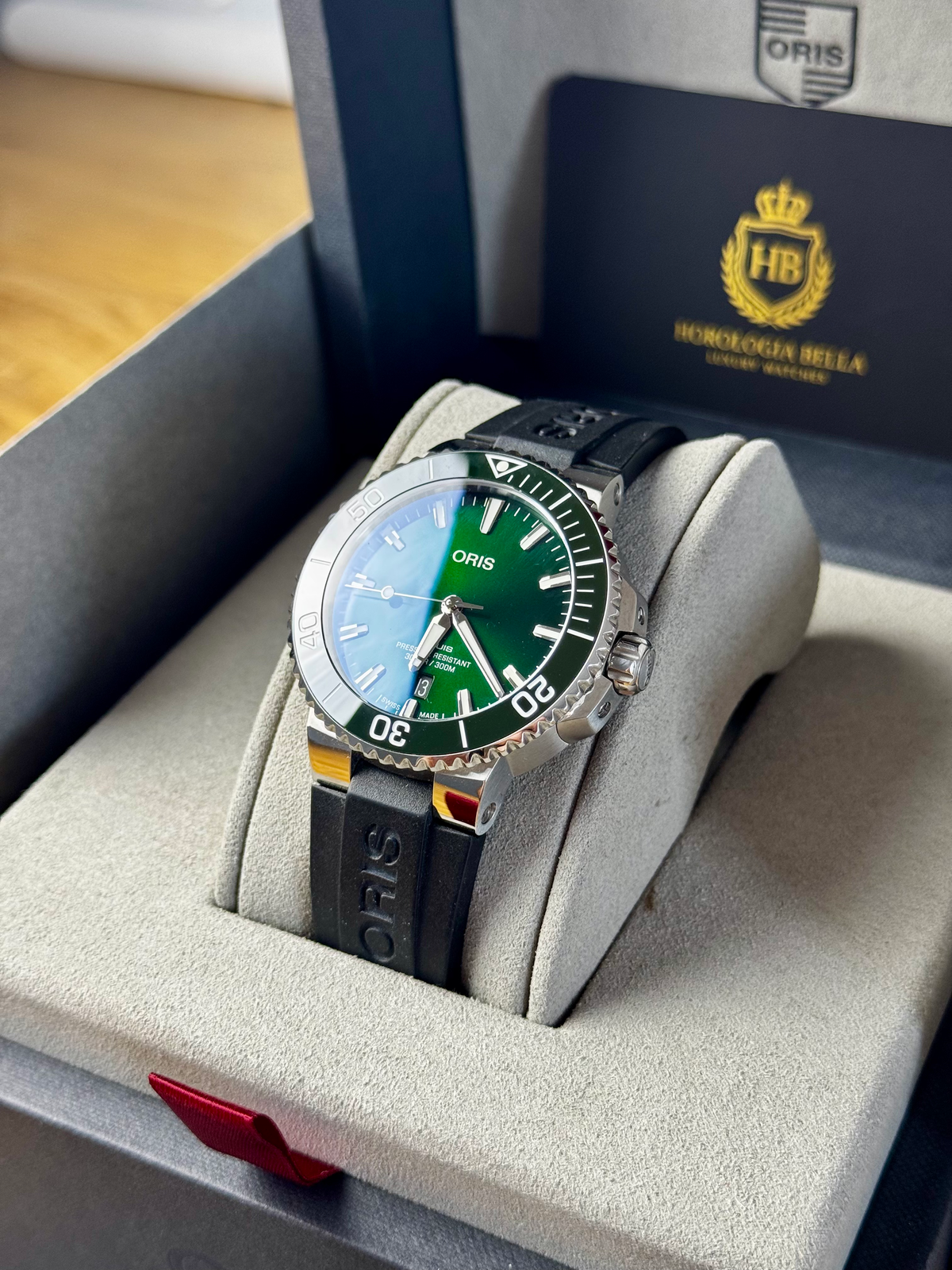 Oris Aquis Date Diver Automatic image 4
